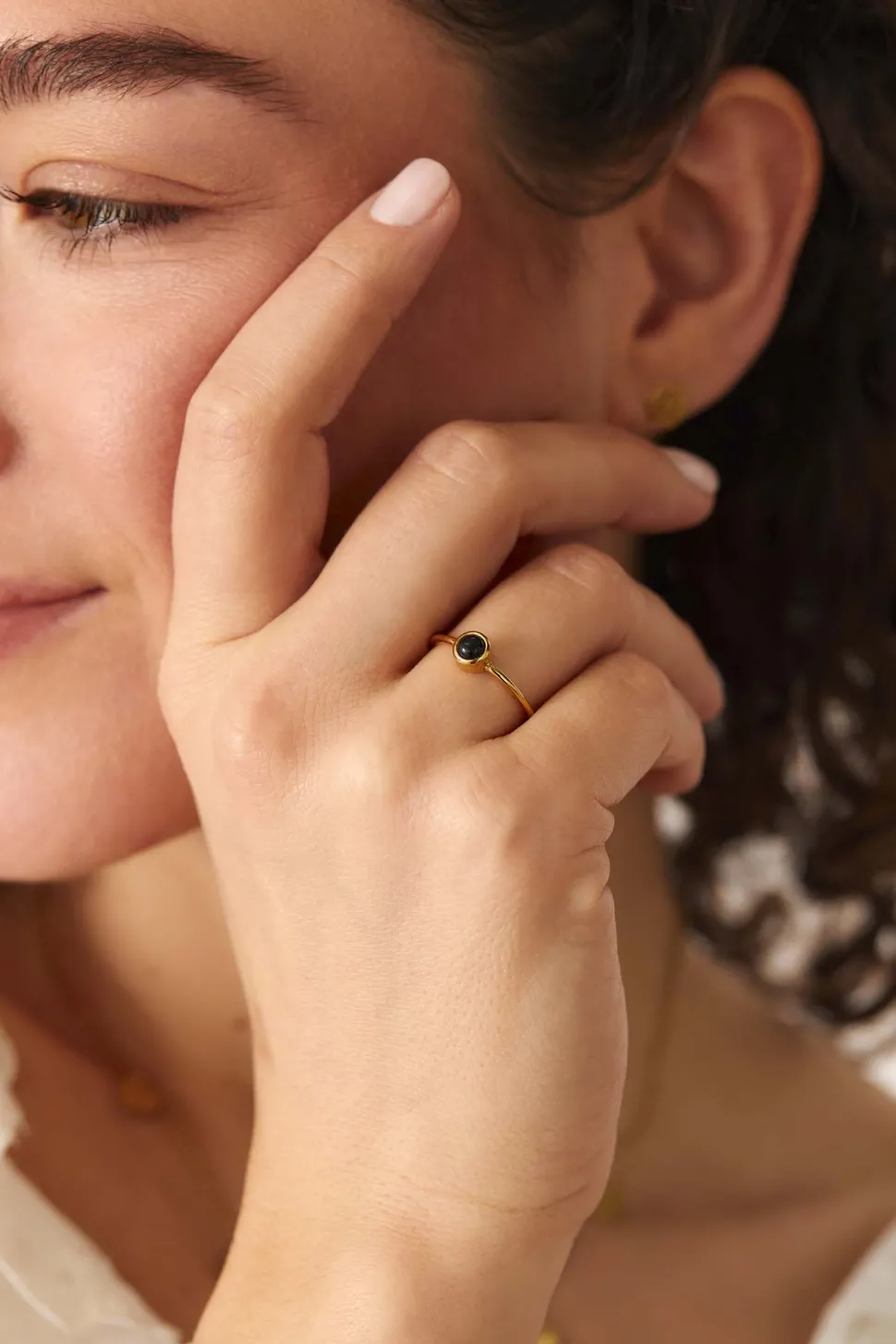 ANILLO MALINI ÓNIX BAÑADO EN ORO