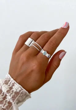 ANILLO POOJA