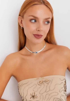 COLLAR DEKHANA