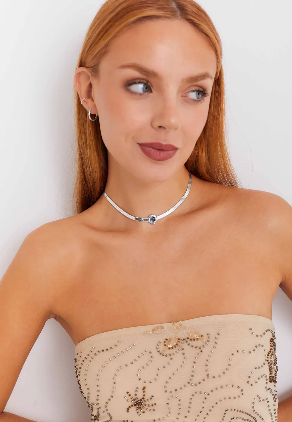 COLLAR DEKHANA
