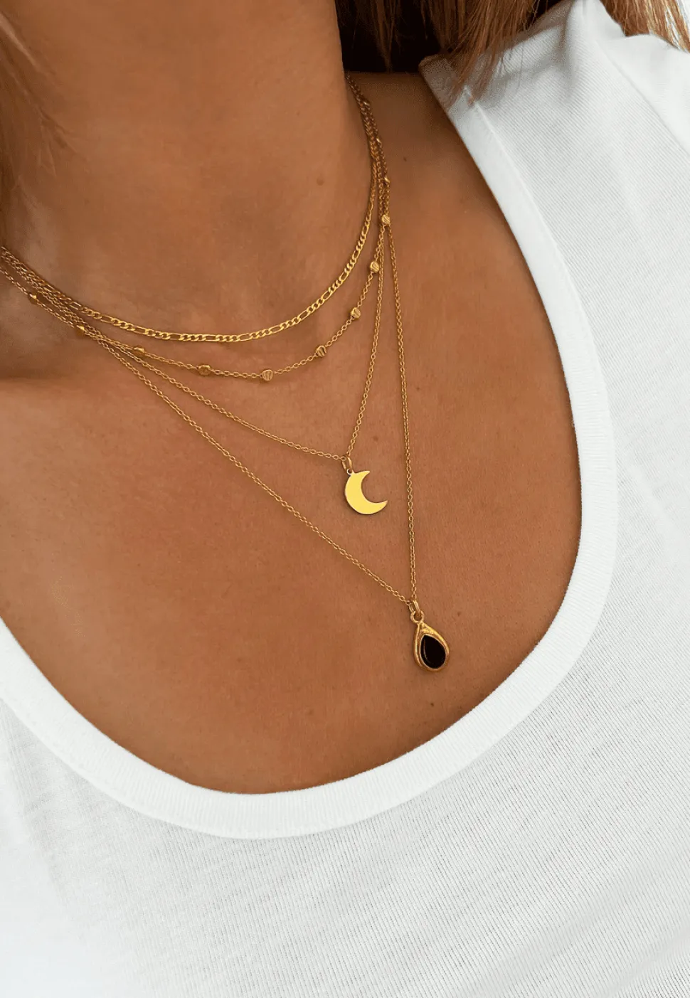 COLLAR LUN BAÑADO EN ORO