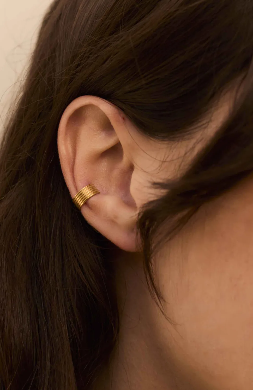 EAR CUFF DHAARI BAÑADO EN ORO