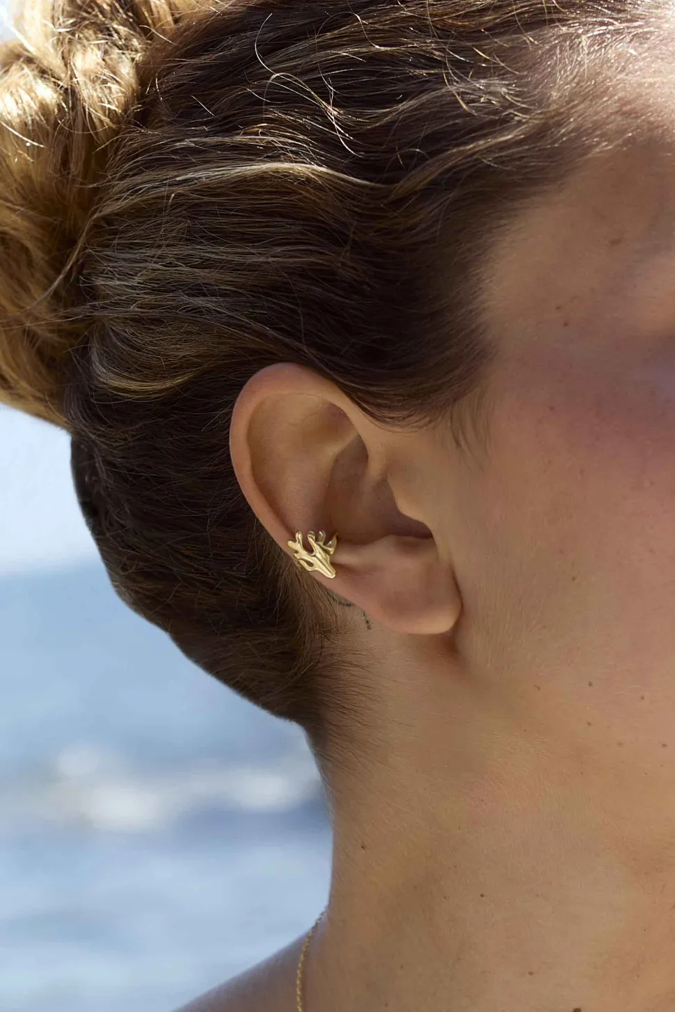 EAR CUFF MONGA DERECHO BAÑADO EN ORO
