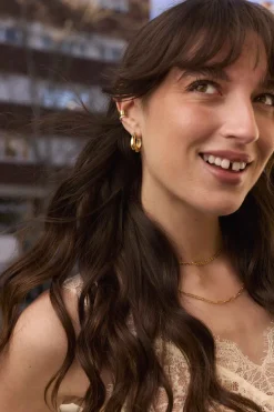EAR CUFF QALAMAT BAÑADO EN ORO