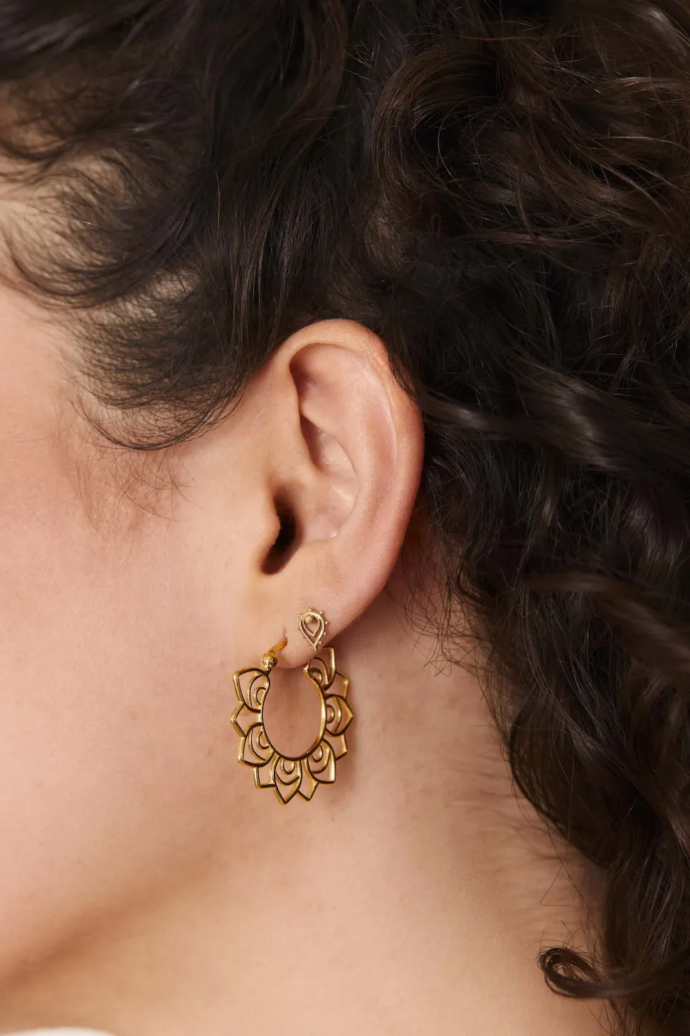PENDIENTES MAYUR BAÑADOS EN ORO