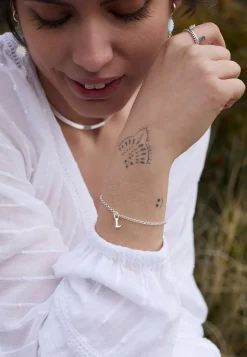 PULSERA ADAMYA LETRA