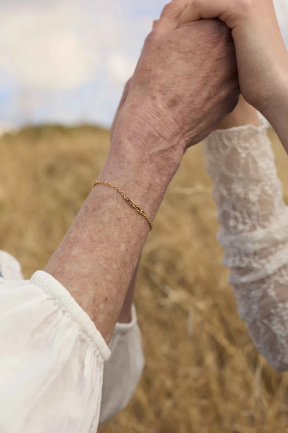 PULSERA MAMA BAÑADA EN ORO